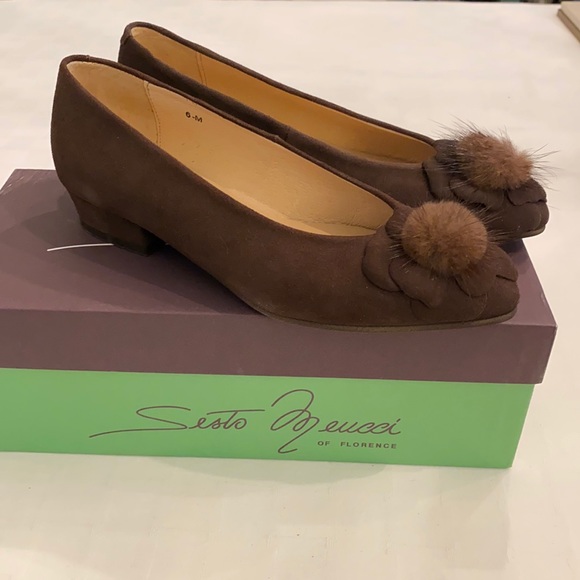 Sesto Meucci Vintage Brown Suede Low Heel Flats with Fur Pom size 6 EUC - Picture 1 of 7